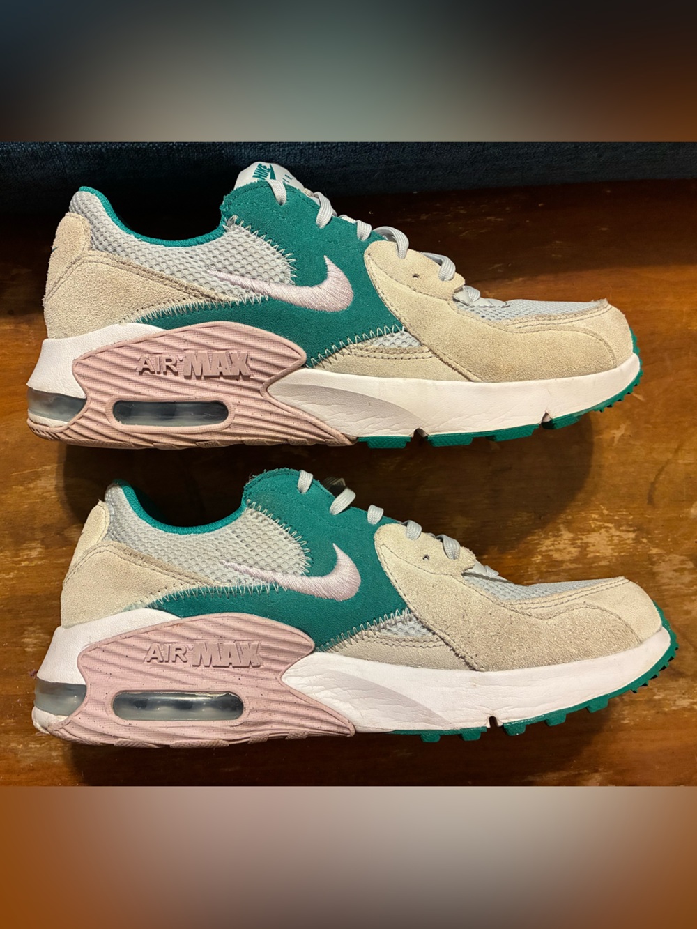 Nike Air Max 8.5 women’s Pink and Green